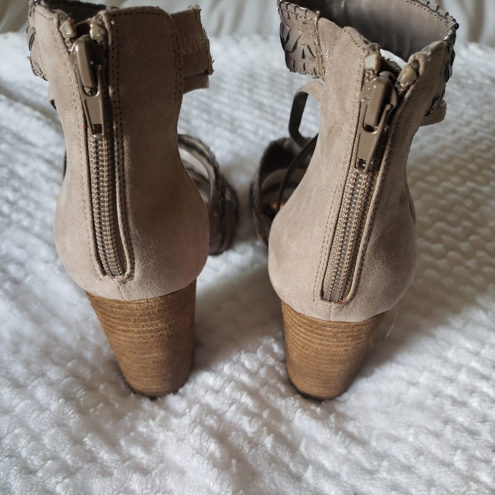 Heels - Picture 2 of 6